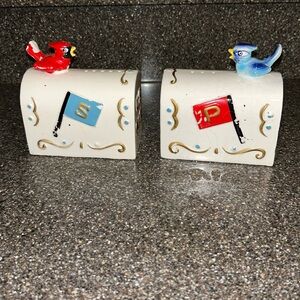 Vintage 1960s Enesco US Mailbox Salt and Pepper Shakers / Cardinal / Blue
